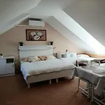 Szenczi Vendeghaz *