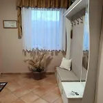 Szenczi Vendeghaz Apartment