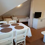 Szenczi Vendeghaz Apartment