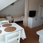 Szenczi Vendeghaz Apartment *