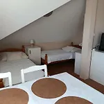 Szenczi Vendeghaz *