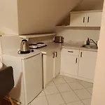 Szenczi Vendeghaz Apartment *