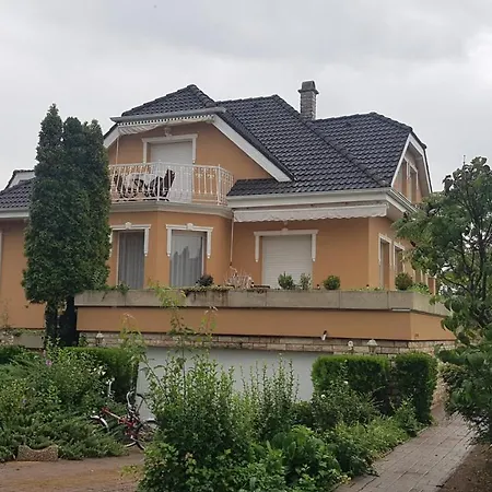 Szenczi Vendeghaz