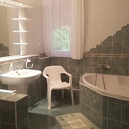 Szenczi Vendeghaz Daire *