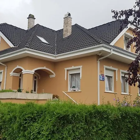 Apartment Szenczi Vendeghaz *