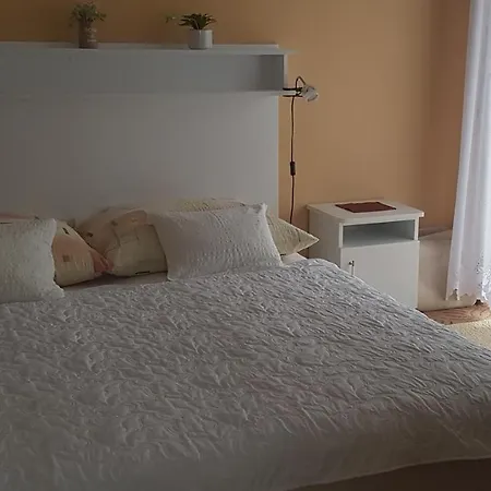 Szenczi Vendeghaz Apartment