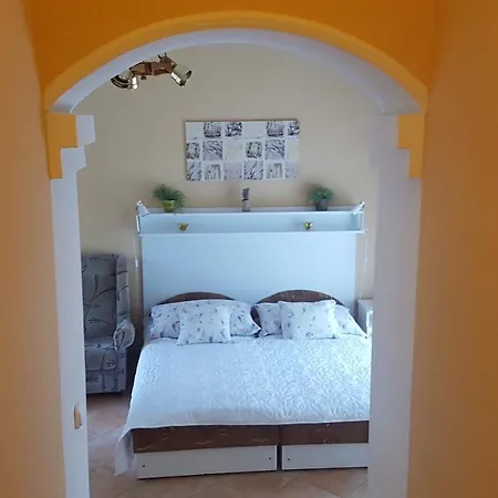Szenczi Vendeghaz Apartment *
