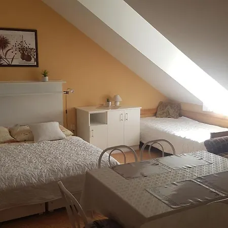 Szenczi Vendeghaz Apartment *