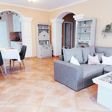 Apartment Szenczi Vendeghaz Buk