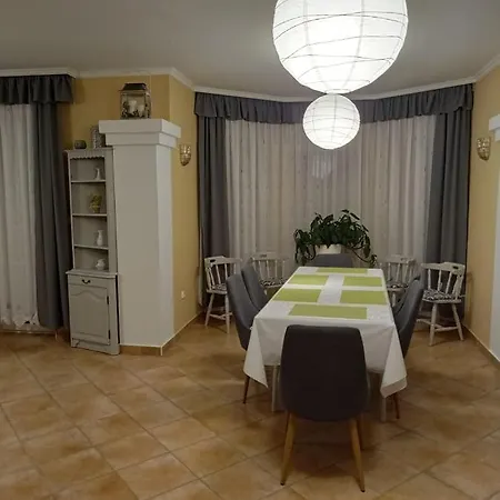 Szenczi Vendeghaz Apartment *