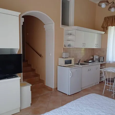 Apartment Szenczi Vendeghaz *