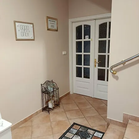 Apartament Szenczi Vendeghaz *