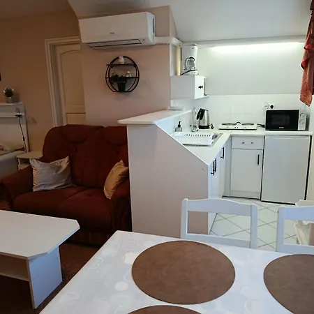 Szenczi Vendeghaz Apartament