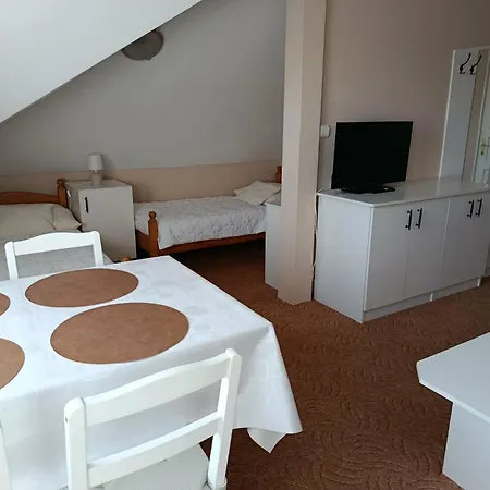 Szenczi Vendeghaz Apartament *