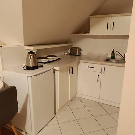 Szenczi Vendeghaz Apartament *