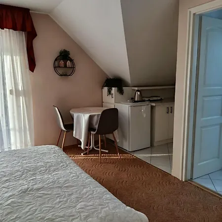 Szenczi Vendeghaz * Bük
