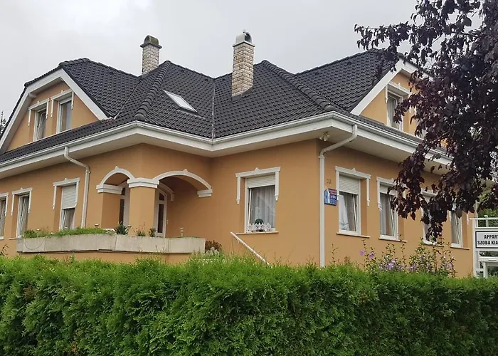 公寓 Szenczi Vendeghaz *