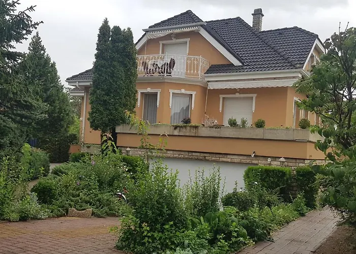 Szenczi Vendeghaz 公寓