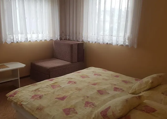 Szenczi Vendeghaz 公寓