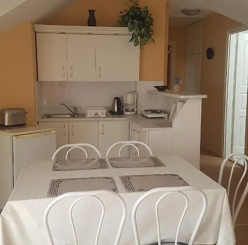 Szenczi Vendeghaz * Bük