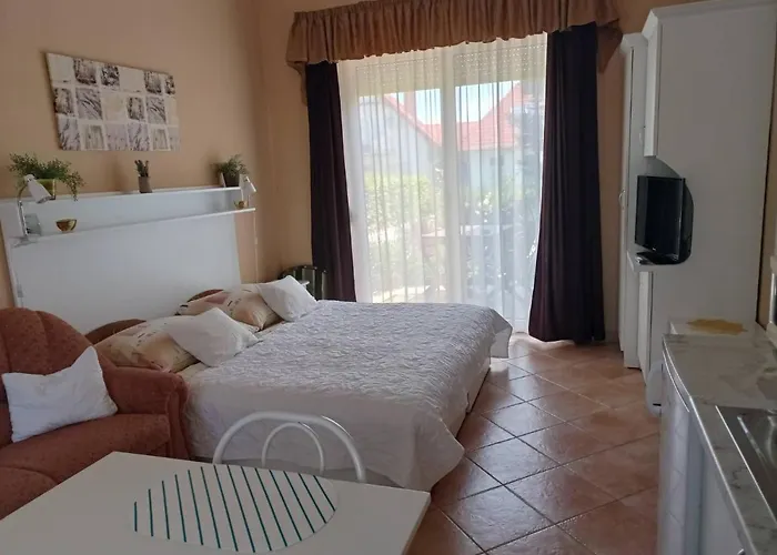 Szenczi Vendeghaz *